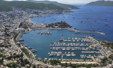 Viaggio in un mosaico di civiltà da Napoli in Agosto