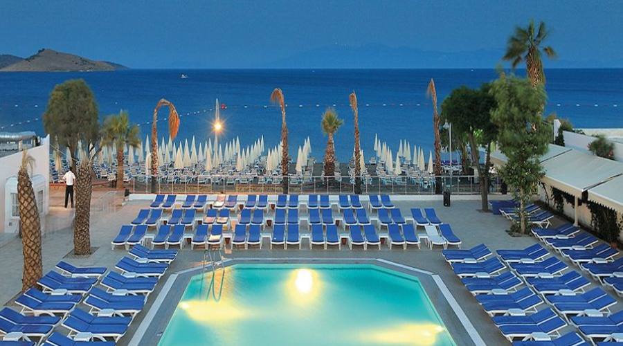 Vista Piscina dell'hotel