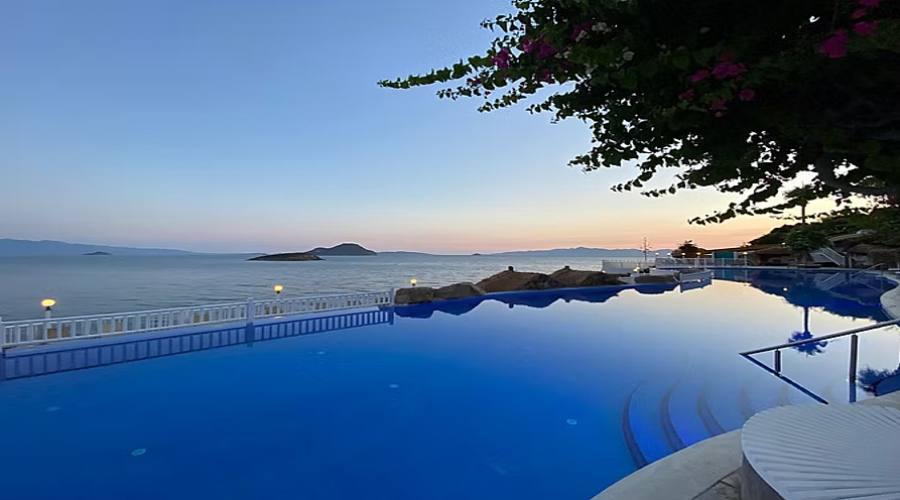 Tramonto in piscina