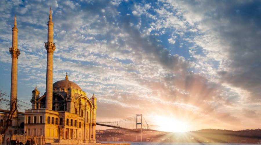 Moschea Ortakoy e il Bosforo 