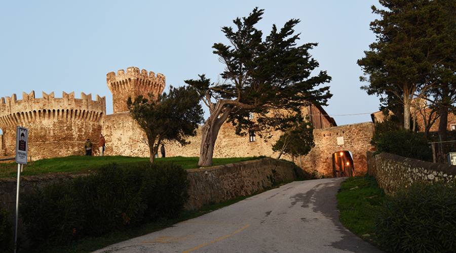 Il borgo di Populonia