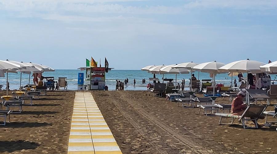 spiaggia attrezzata