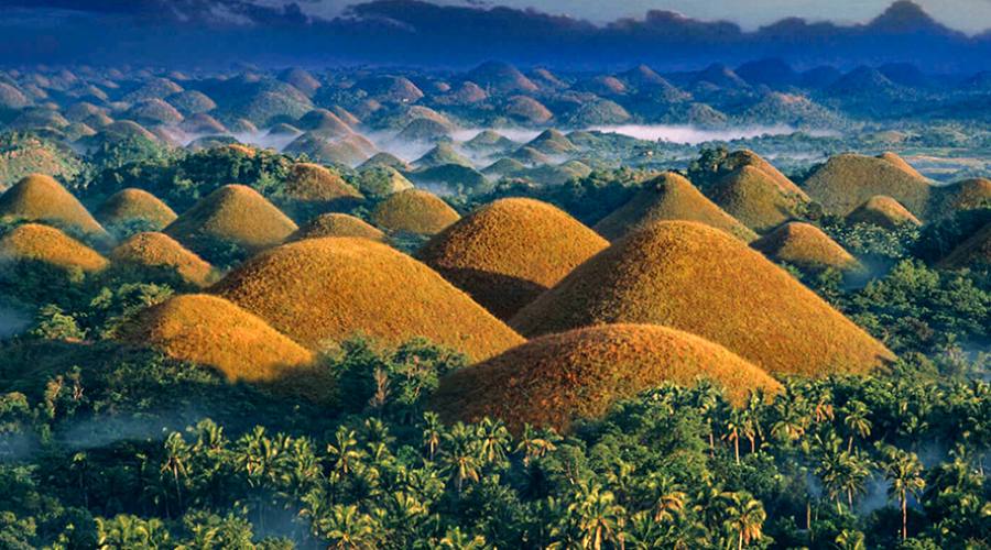 Le Chocolate Hills