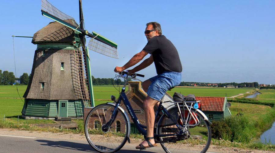 In bici tra campi e mulini