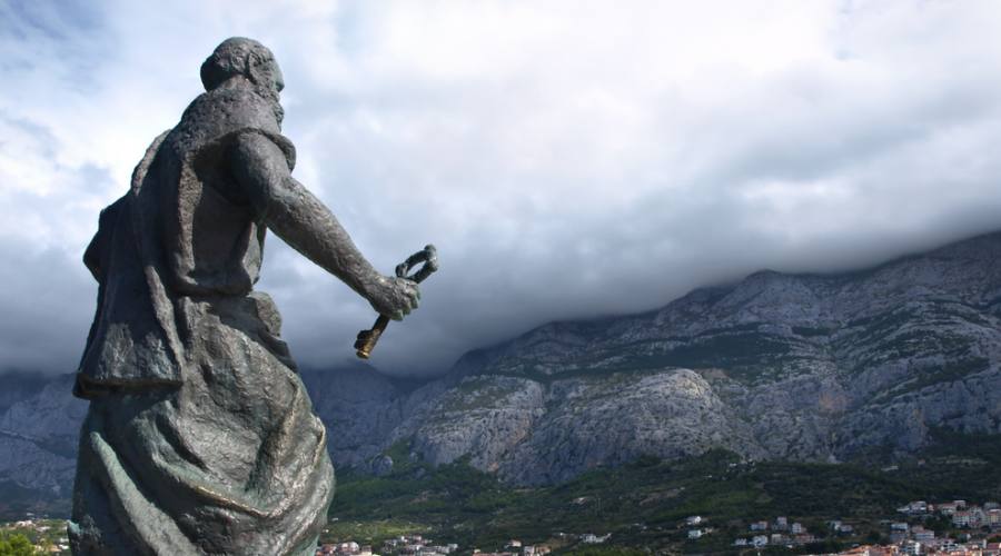 Riviera di Makarska - la statua di S.Pietro