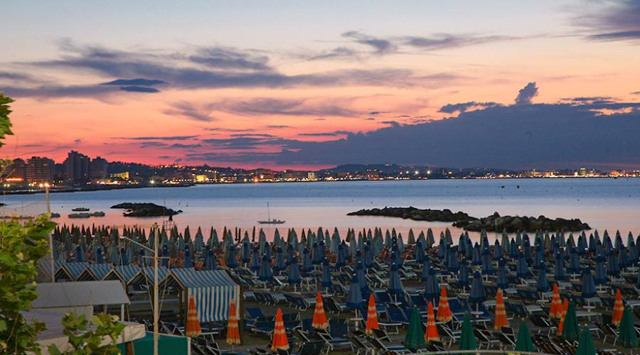 Tramonto sul mare