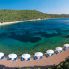 Vista panoramica della spiaggia attrezzata