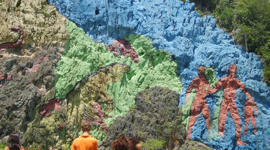 Mural de la Prehistoria Vinales