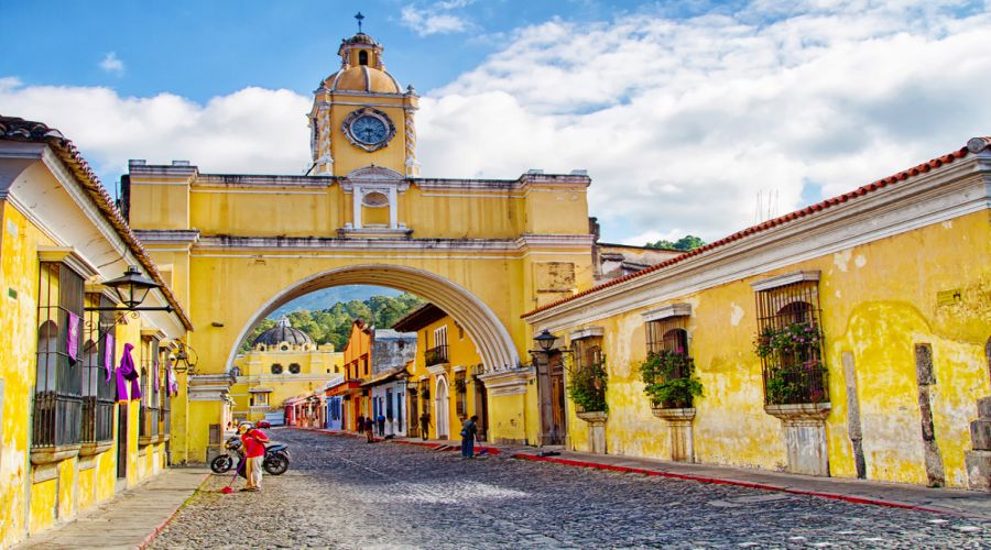 Guatemala - strada di Antigua