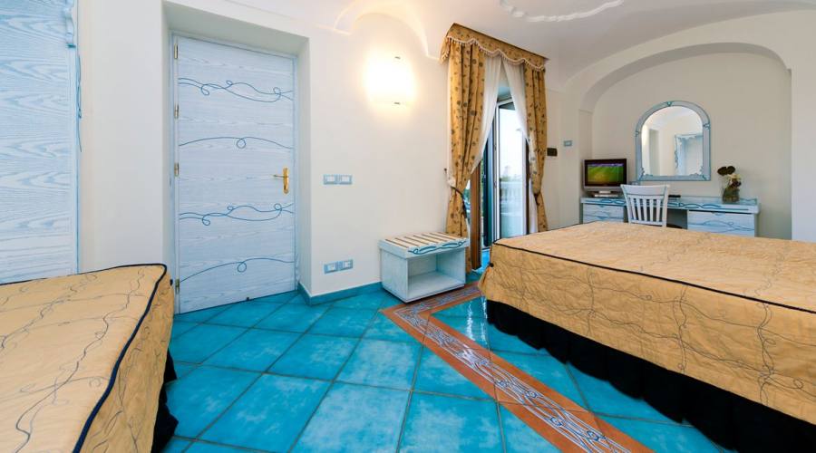 Camera superior tripla