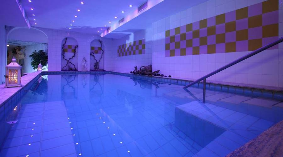 Piscina termale coperta