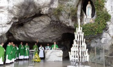 LOURDES in aereo da Torino - 1 g