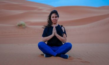 Corso Yoga Nel Deserto Con Maestro A Seguito Dall'Italia