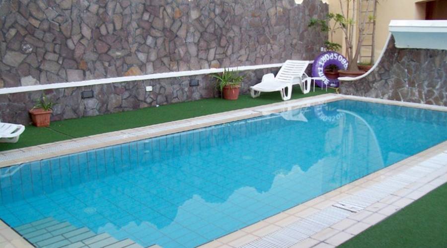 Piscina con acqua termale 